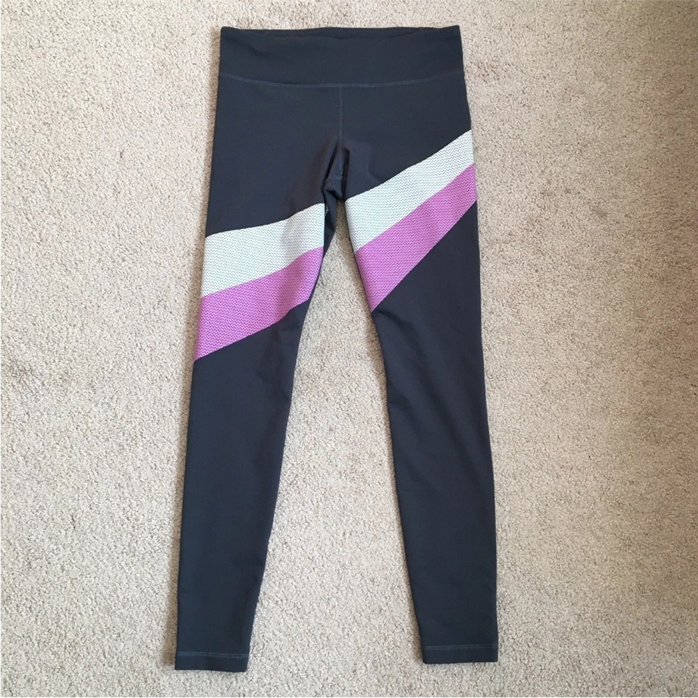 Under armour grey white purple heat gear athletic leggings women’s size medium
